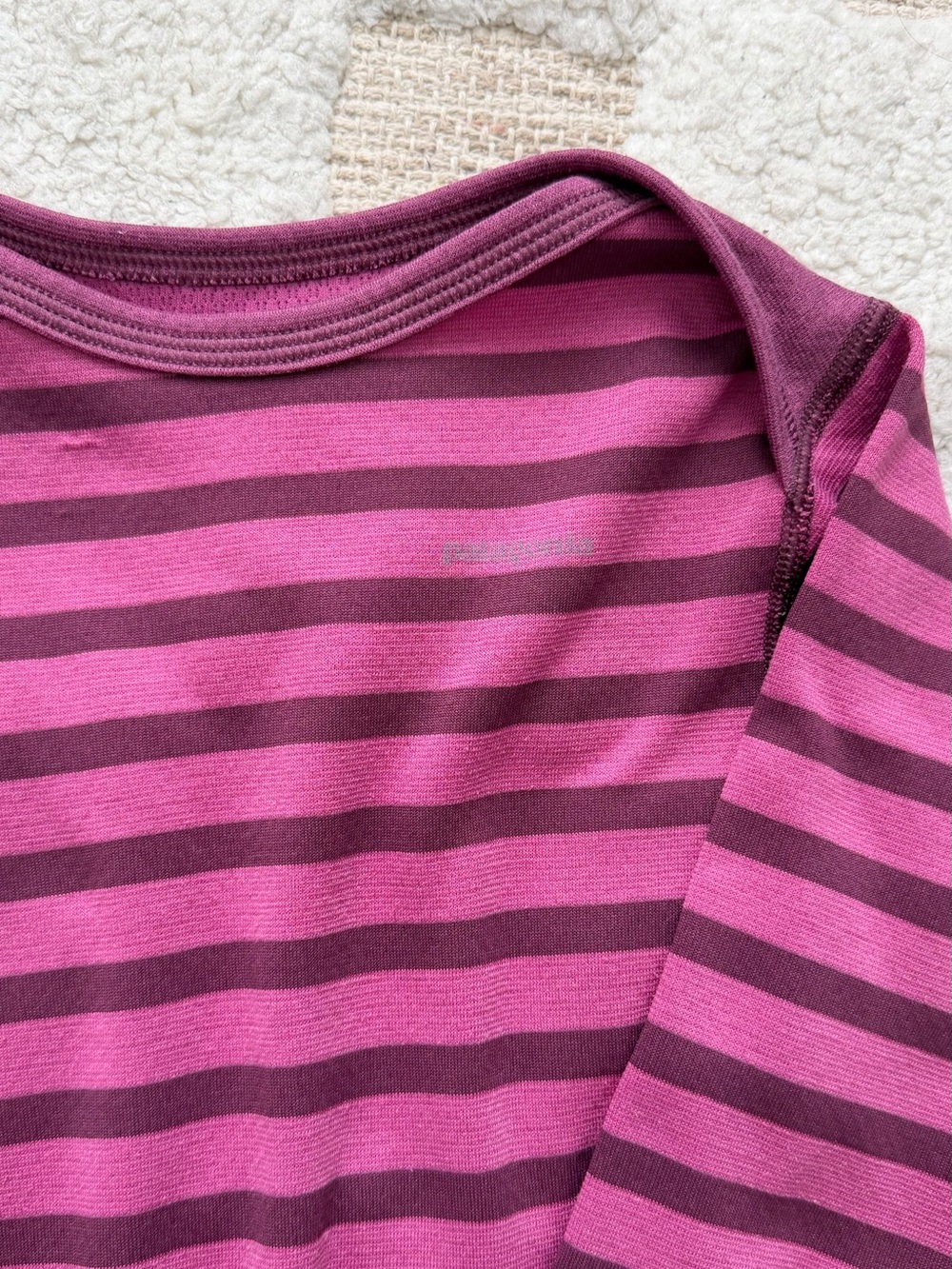 Patagonia Toddler Capilene Midweight Baselayer Set in Berry Pink - Picture 4 of 9